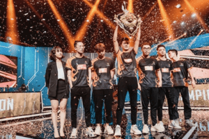 Nữ HLV đầu tiên của Esports Việt khoe nhan sắc U30 khó tin