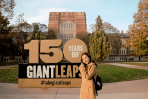 Từng học kém nhất lớp, nữ sinh săn loạt học bổng 'xịn' từ 20 triệu đồng đi mượn