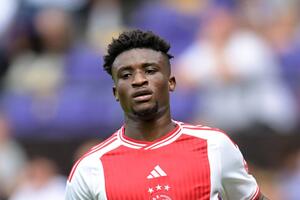 Arsenal thắng thế Chelsea trong cuộc đua giành sao trẻ Ajax