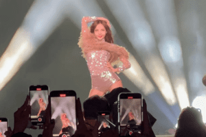 BLACKPINK bùng nổ trong Born Pink Day 2: Đứng hát trong mưa cực “nhiệt”, nói tiếng Việt, “đu trend” chiều lòng fan