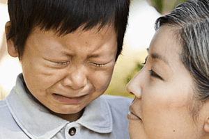 Hành vi của giáo viên ở trại hè gây tranh cãi: Đừng để 'giáo dục giả tạo' khiến con cái tổn thương