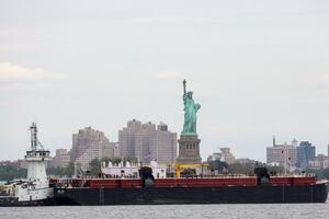 Giá xăng dầu hôm nay (9/8): Dầu thô đảo chiều tăng giá