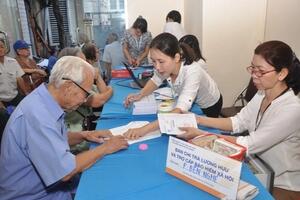Hôm nay bắt đầu trả lương hưu, trợ cấp theo mức mới