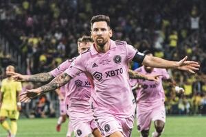 Lionel Messi chính thức trở thành cầu thủ có nhiều danh hiệu nhất lịch sử