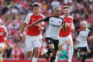 Gary Neville chê Arsenal không có được sự đổi mới hiệu quả