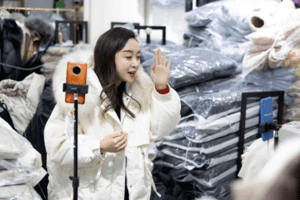Giới livestream bán hàng ở Trung Quốc khó sống: Phá giá thị trường, bị các đầu mối tẩy chay