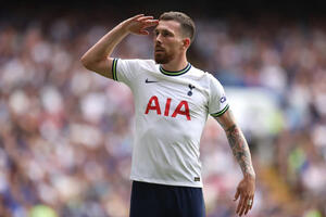 Man Utd tiếp cận với "máy quét" Hojbjerg