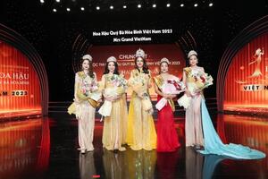 Việt Nam có thêm 3 hoa hậu, 12 á hậu trong 6 ngày