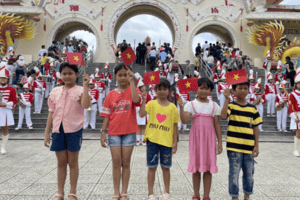 TP. Hồ Chí Minh: Biển người xếp hàng tham quan các khu vui chơi trong ngày 2/9