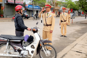 Không bắt buộc CSGT phải nói lời chào, cảm ơn tài xế