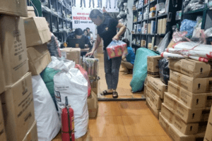 Đổ xô mua đồ cứu hỏa sau vụ cháy kinh hoàng làm 56 người chết