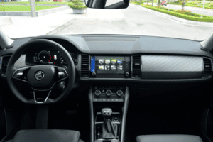 Xe cho gia đình: Chọn xe điện VinFast VF 8 hay xe mới Skoda Kodiaq?