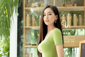 Nàng hậu đăng quang 15 năm khoe body nóng bỏng, đến Hoa Hậu Lương Thuỳ Linh cũng phải khen nức nở