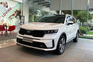 'Huynh đệ tương tàn', Kia Sorento ưu đãi gần 100 triệu đồng đấu Hyundai Santa Fe