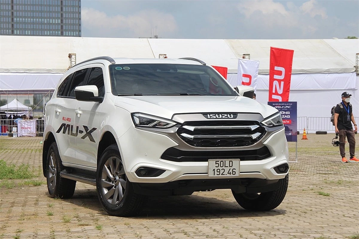 Đối thủ của Ford Everest giảm giá "sập sàn" đến gần 150 triệu đồng
