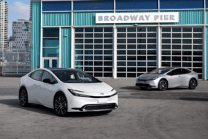 Toyota Prius 2024 chốt giá gần 700 triệu đồng