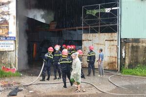 Quảng Nam: Cháy lớn tại kho chứa hàng hóa ở thành phố Tam Kỳ