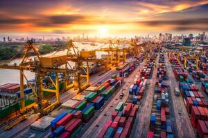 Tháo gỡ khó khăn để logistics Việt Nam phát triển