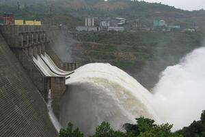Cập nhật tình hình hồ thủy điện 18/10/2023: Khu vực Đông Nam Bộ mực nước tăng cao đã điều tiết xả tràn