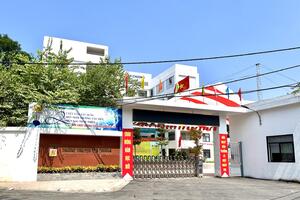 Thêm trường học ở Hà Nội bị tố lạm thu, ép phụ huynh đăng kí học liên kết