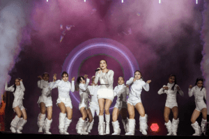Hồ Ngọc Hà khoe dáng chuẩn, hát live bứt phá, xóa tan tin đồn mất giọng tại Gala Better Choice Awards