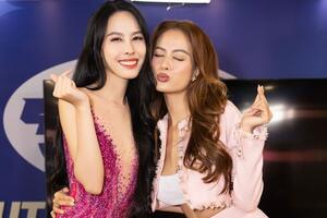 Siêu mẫu Như Vân khuyên Ngọc Hằng nên 'đàn ông' hơn khi thi quốc tế
