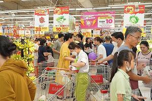 Hà Nội: Siêu thị đưa ra chương trình khuyến mại lớn trong 'Ngày Vàng giá shock' hút người tiêu dùng