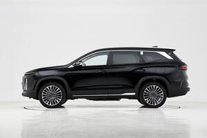 SUV dài gần 4,9 mét, công suất 427 mã lực, tiêu thụ chỉ 1,49 lít xăng/100 km, giá gần 550 triệu đồng