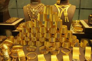 Điểm tin kinh tế - thị trường ngày 28/11/2023: Giá vàng tiếp tục tăng cao; đồng USD giảm giá trên diện rộng