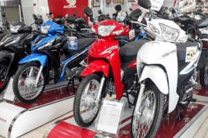Doanh số xe máy Honda tụt dốc dù giá giảm sâu