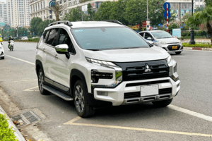 Mitsubishi Xpander Cross lăn bánh 6.000 km, rao bán giá cao hơn xe mới