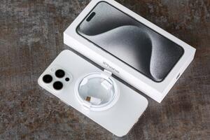 Giá đập hộp iPhone 15 Pro Max mới nhất tháng 12 giảm sâu, ưu đãi hấp dẫn mùa lễ hội cuối năm