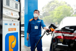 Giá xăng hôm nay có thể tăng khoảng 500 đồng/lít