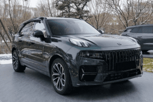 Hãng xe vừa vào Việt Nam giới thiệu SUV công suất 555 mã lực, tiêu thụ 1 lít xăng/100 km, hệ thống treo khí nén, giá hơn 1 tỷ đồng