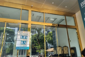 Vì sao lãi suất 'thủng đáy' nhưng tiền gửi vẫn tăng kỷ lục?