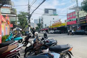 Đà Nẵng kẻ vạch, giành lại vỉa hè cho người đi bộ