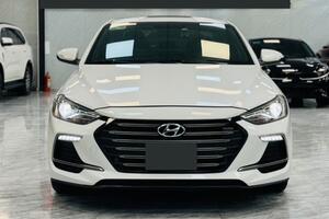 Hyundai Elantra lăn bánh 5 năm bán lại với giá giảm sâu bất ngờ