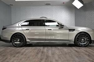 BMW 7 Series hầm hố hơn với gói độ của Mansory