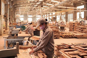 Xuất khẩu tuần từ 15-21/1: Năm 2023, XK gỗ thu về 13,5 tỷ USD; xuất khẩu sắn lọt vào CLB tỷ USD