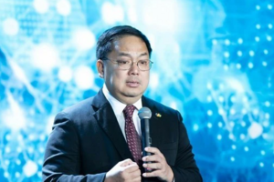 Ông Hoàng Nam Tiến: “Tôi có đủ gạch đá xây 3 tòa nhà FPT chỉ vì phát biểu cần làm việc 12 – 14 tiếng/ngày”
