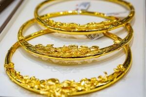 Điểm tin kinh tế - thị trường ngày 31/1/2024: Giá vàng đồng loạt tăng; giá xăng dầu suy yếu