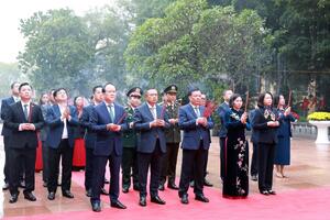 Lãnh đạo thành phố dâng hương tưởng nhớ các vị liệt tổ, liệt tông