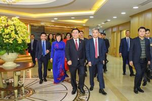 Chủ tịch Quốc hội Vương Đình Huệ thăm, chúc Tết Ngân hàng Hợp tác xã Việt Nam