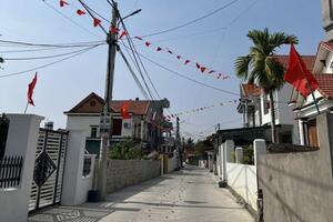 Quảng Ninh di dời gần 200 cột điện nằm giữa đường ở Hạ Long