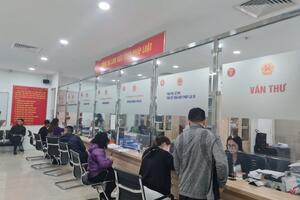 Hà Nội: Người dân đổ xô đi cấp đổi giấy phép lái xe