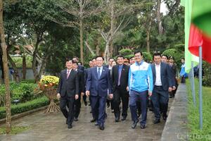 Chủ tịch Quốc hội dâng hương tưởng niệm Chủ tịch Hồ Chí Minh tại Khu di tích Kim Liên, Nghệ An