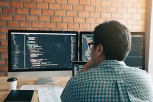Nhân sự ngành IT - Phần mềm đang "mất giá": Lương Trưởng nhóm, Giám đốc Công nghệ giảm tới 50% chỉ trong 1 năm