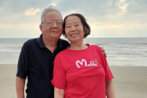 Cụ bà đạt kỷ lục Việt Nam môn Yoga dưới nước chia sẻ bí quyết khoẻ mạnh ở tuổi 80