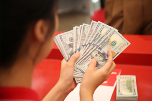 Giá USD ngân hàng chính thức lập đỉnh mới sáng 15/3