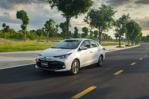 Giảm giá bán Vios và Veloz Cross, bên nào được lợi?